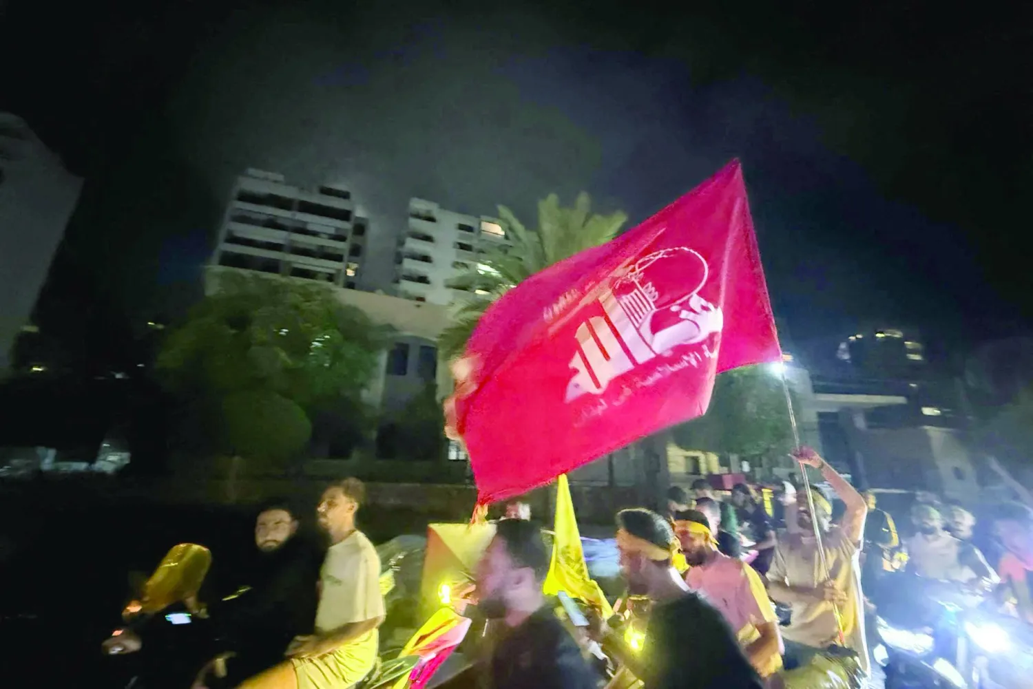 «حزب الله» يلجأ إلى شدّ العصب الطائفي لإحباط قرار «حصرية السلاح»<br />
خبراء: أدبياته لا تعبر عن الشيعة... وتستفيد منها إيران