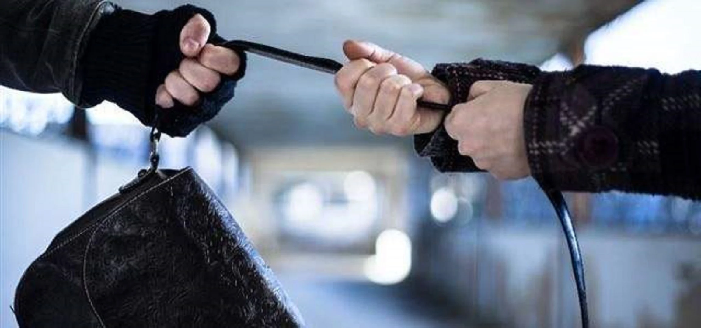 إعلامية تتعرض للسرقة في جل الديب