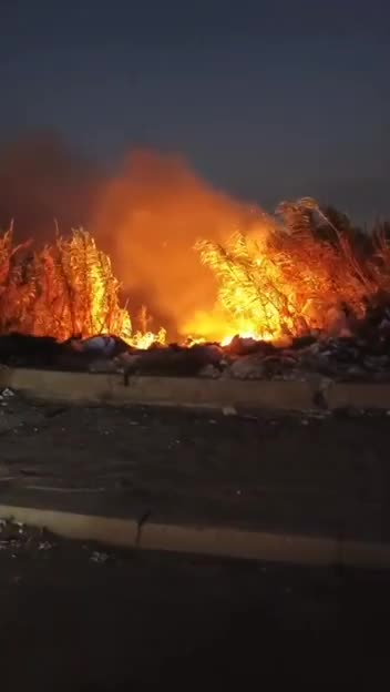 بالفيديو: حريق كبير قرب مسجد الشكر في الميناء – طرابلس