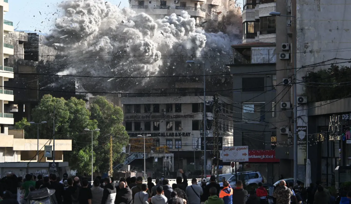 إسرائيل تروع ولاريجاني يحرض ولبنان في المقتلة