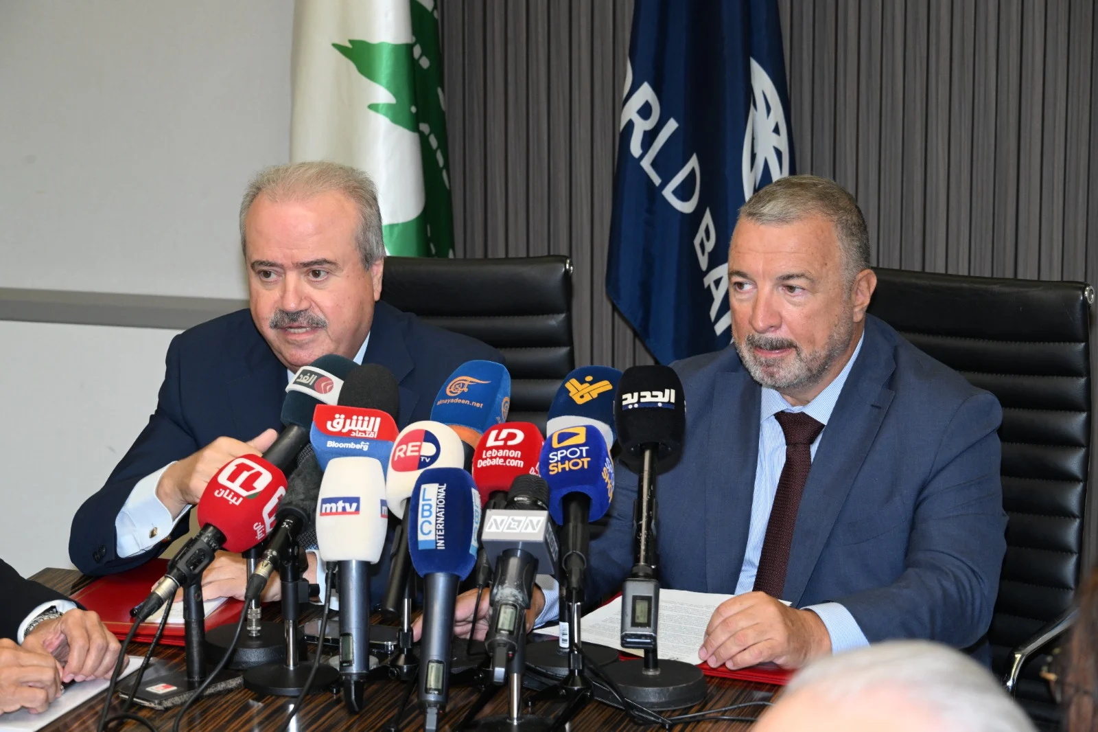 جابر يوقّع وكاريه قرض البنك الدولي لإعادة الإعمار