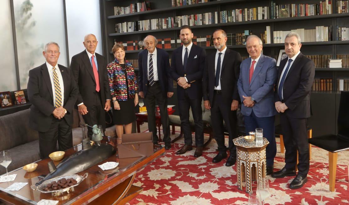 جنبلاط يستقبل الوفد الاميركي في غياب أورتاغوس