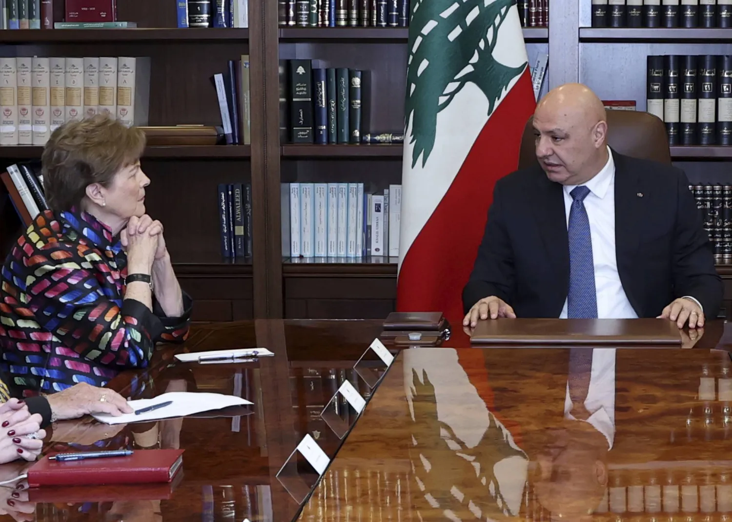 لقاءات الوفد الأميركي في بيروت تكرس منهج «خطوة مقابل خطوة»<br />
بانتظار خطة الجيش اللبناني ومن ثم الرد الإسرائيلي العملي