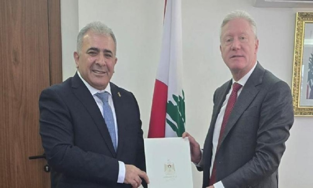 السفير الفلسطيني الجديد يقدم أوراق اعتماده لرجّي