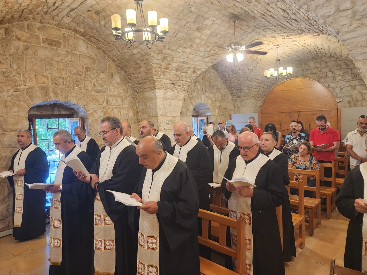 رحلة للإعلاميين بين بيت لحفد ودير كفيفان: احتفالات عيد الأخ إسطفان نعمة تنطلق نحو قداسته