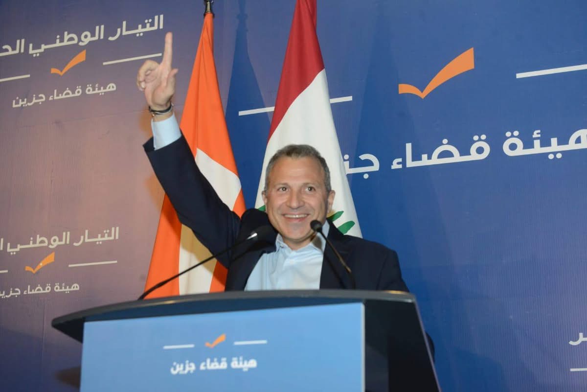 باسيل في عشاء “التيار” – جزين: نرفض الميليشيا ونجدّد الثقة بالجيش… ومن حرم المنطقة من سد بسري سيُحاسَب انتخابياً