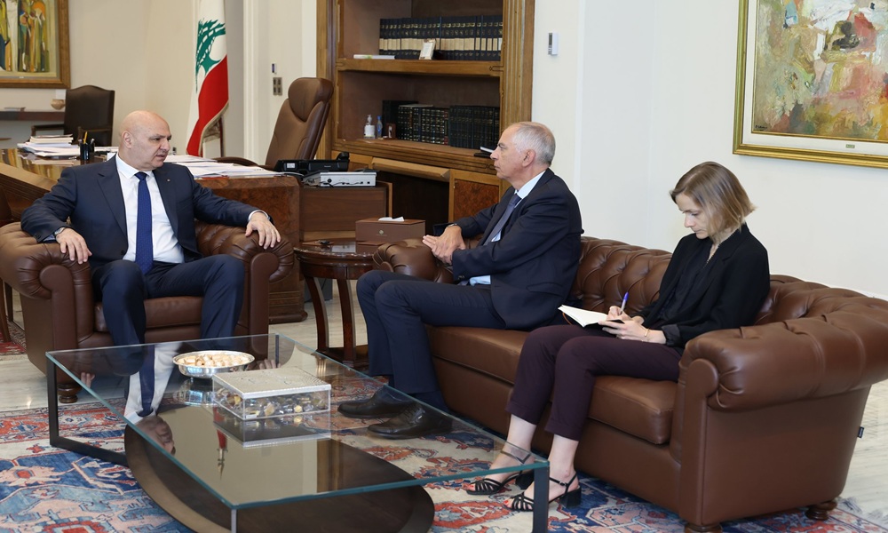 عون استقبل ماغرو.. ومبادرة فرنسية للبنان
