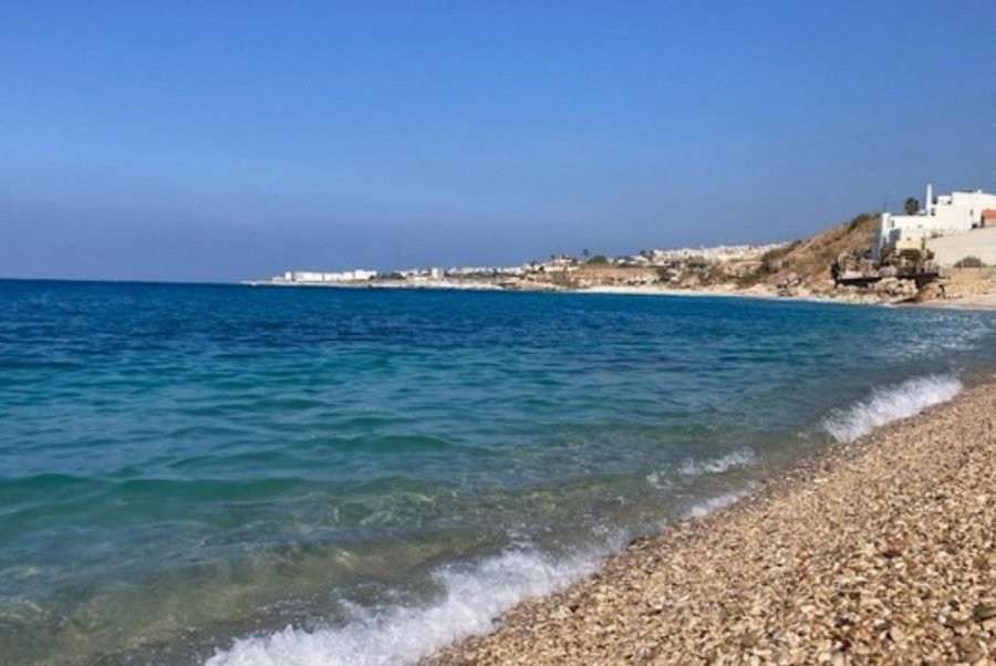 على شاطئ جبيل.. عصابة تتاجر بالمخدرات!