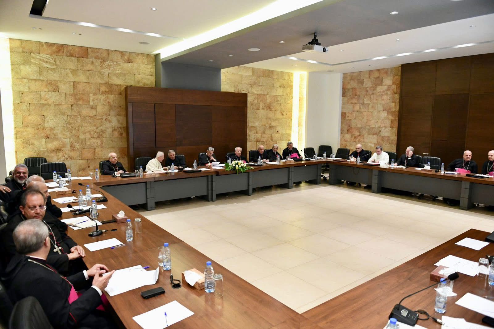المطارنة الموارنة يشيدون بجهود الجيش لحصر السلاح ويدعون لتعزيز التواصل بين بيروت ودمشق