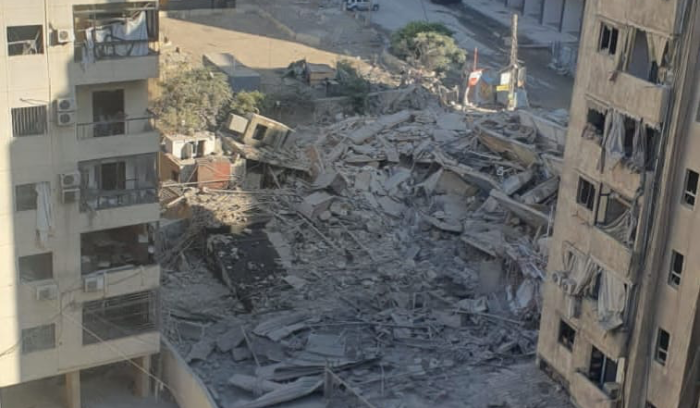 غارة على بناء في حي الابيض في حارة حريك