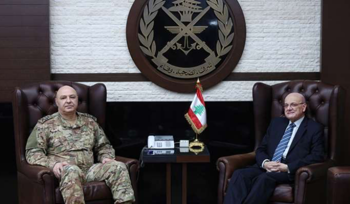 قائد الجيش استقبل وزير الاقتصاد وبحث في الاوضاع مع كبير مستشاري الدفاع البريطانية