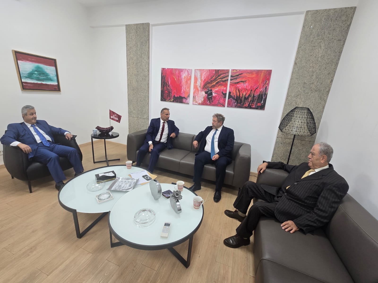 السفير العماني يسلّم افرام دعوة ويطلعه على الرؤية الاقتصادية 2040