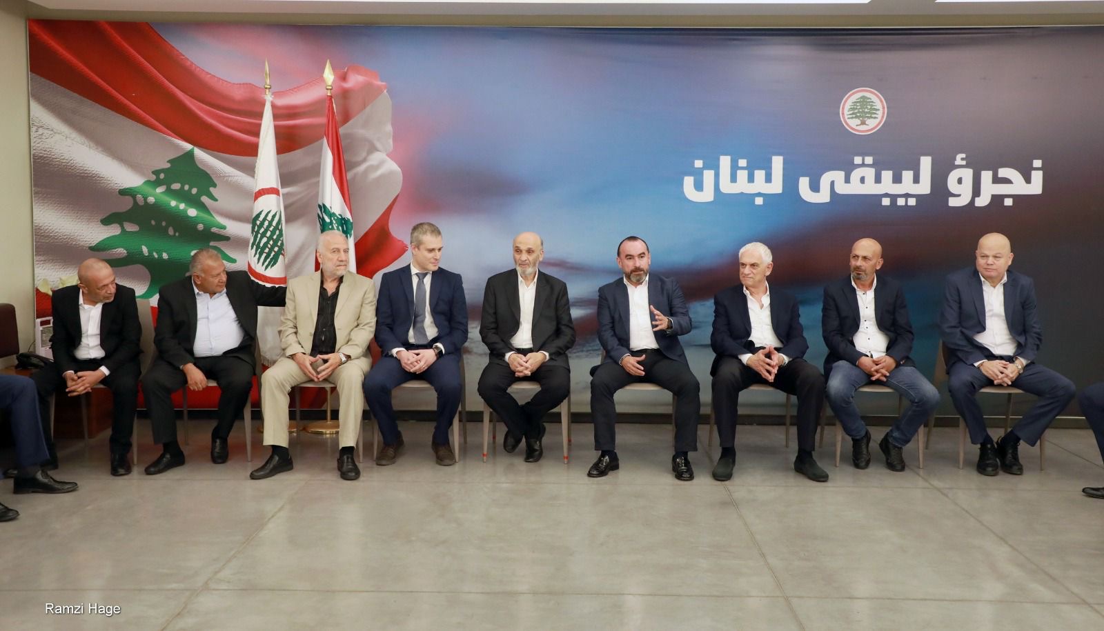 جعجع التقى وفدًا من مخاتير بعبدا في معراب