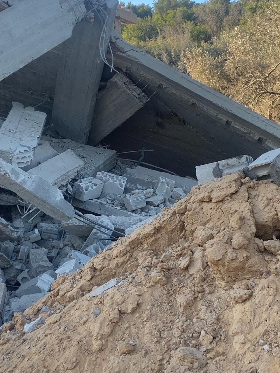 بالصور- استهداف منزل فجر اليوم  في عيتا الشعب