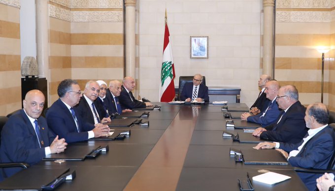 سلام عقد اجتماعا  خُصّص لمعالجة أزمة النفايات في العاصمة بيروت والتقى وفدًا من جمعية الكشاف المسلم