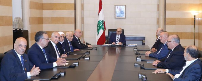 سلام عقد اجتماعا  خُصّص لمعالجة أزمة النفايات في العاصمة بيروت والتقى وفدًا من جمعية الكشاف المسلم