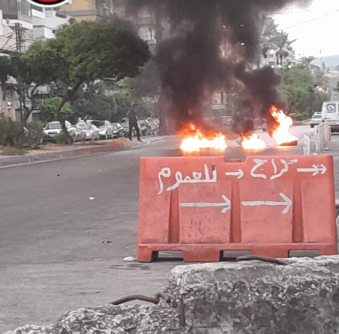 العسكريون المتقاعدون يقطعون طرقاً في بيروت احتجاجاً على أوضاعهم المعيشية
