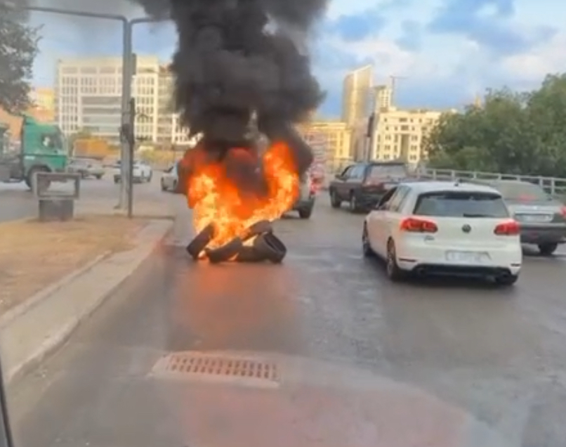 العسكريون المتقاعدون يقطعون  جسر الرينغ ويعيدون قطع طريق الصيفي