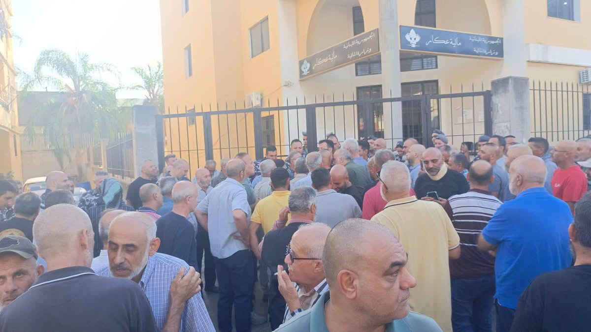 العسكريون المتقاعدون يقفلون مداخل مالية حلبا