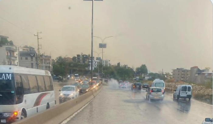 اعادة فتح  طريق الصفرا بعد قطعه من العسكريين المتقاعدين