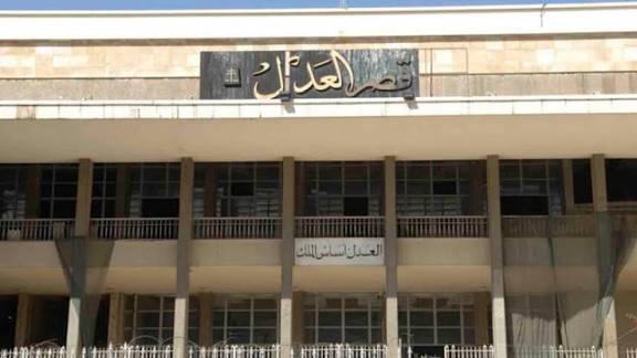 توقيف ستة سماسرة أمام قصر العدل في طرابلس وضبط آلاف النماذج القانونية المخالفة