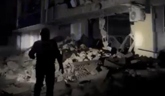 غارات على أحياء سكنيّة