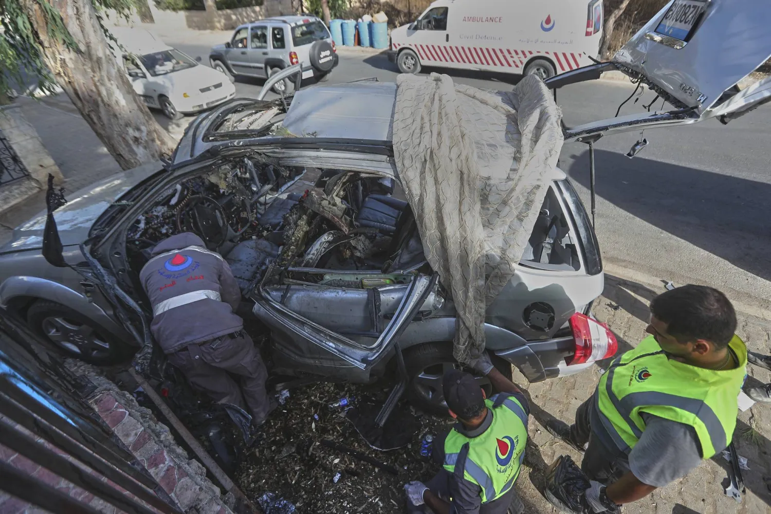 لبنان في مواجهة تصعيد سياسي وميداني<br />
برّاك يهدّد بـ«قطع الرؤوس»... و«حزب الله» يهاجم الحكومة