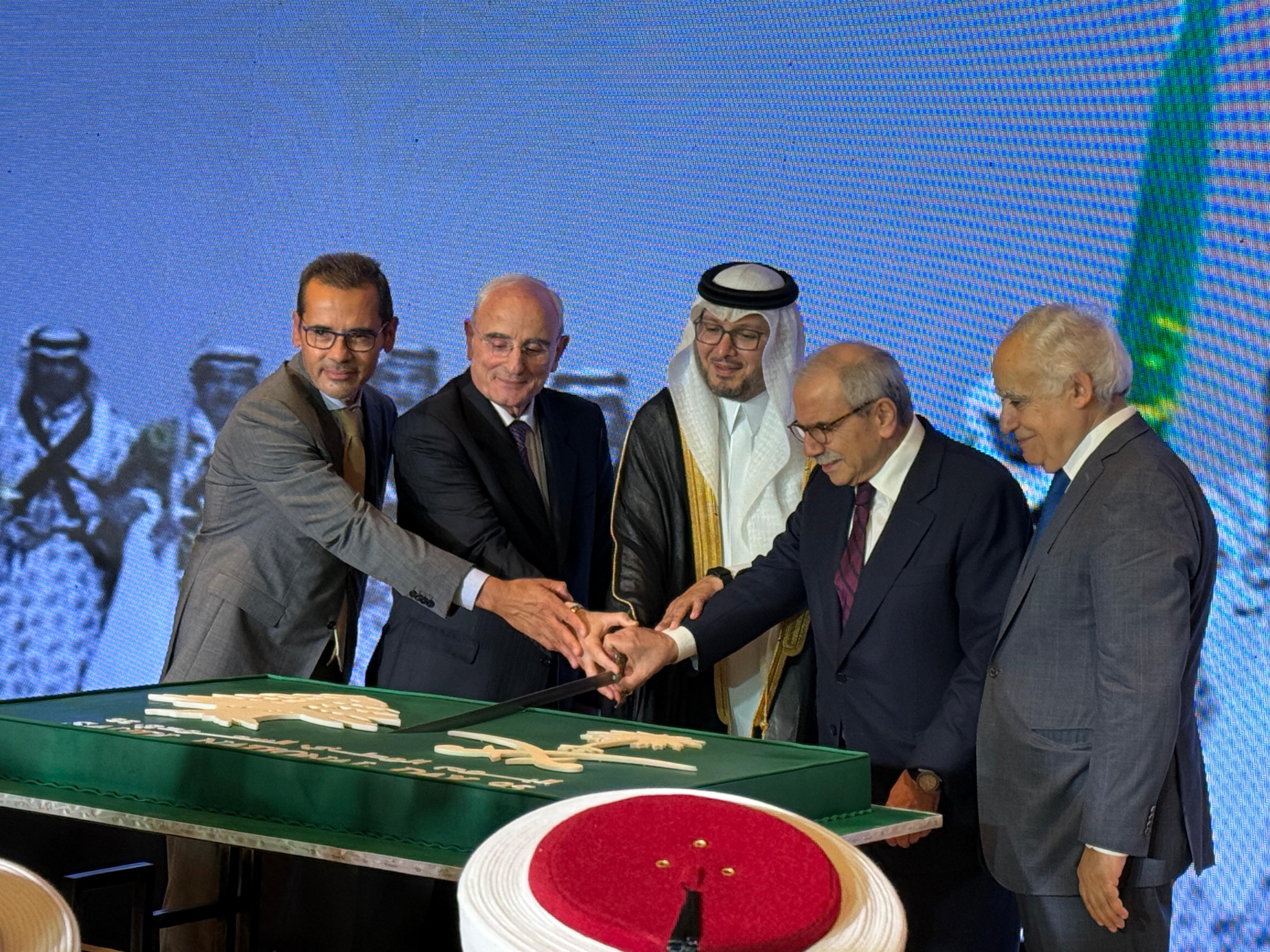 السفير بخاري في اليوم الوطني الـ95 للمملكة: نتمسّك بدعم سيادة لبنان وحلّ الدولتين طريق السلام
