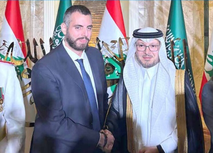 نزاع الفيلة يلفح لبنان وردّ رئاسي حازم على براك... وخامنئي: 