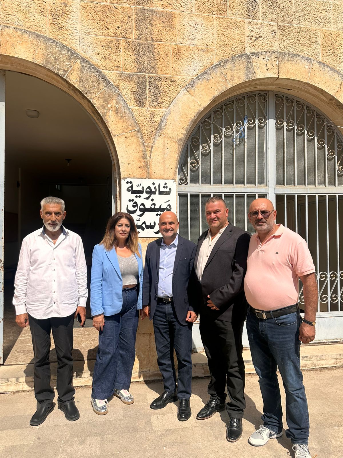 ابي رميا في ثانوية ميفوق ومدرسة حصارات وشكر من المدراء لتأمين الطاقة الشمسية
