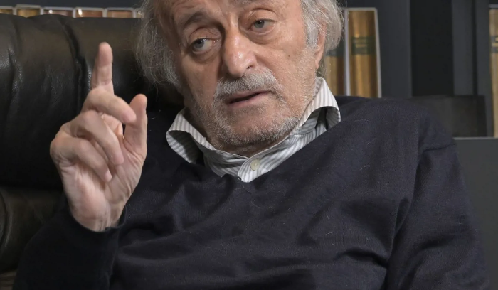 جنبلاط يقاطع طهران ويرفض 