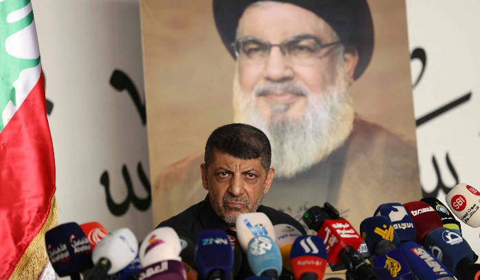 إسرائيل توسّع رقعة قصفها لبيروت وتغتال مسؤول إعلام «حزب الله»<br />
مقتل جنديين وجرح آخرين في استهداف مركز للجيش اللبناني