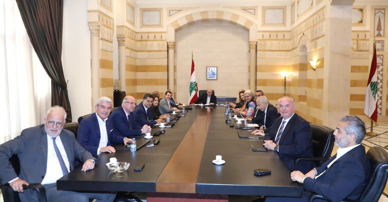 اجتماع تشاوري في السراي