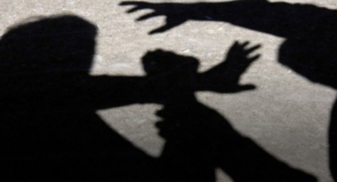 في صغبين.. اعتدى على زوجته بالضرب والخنق والحرق!