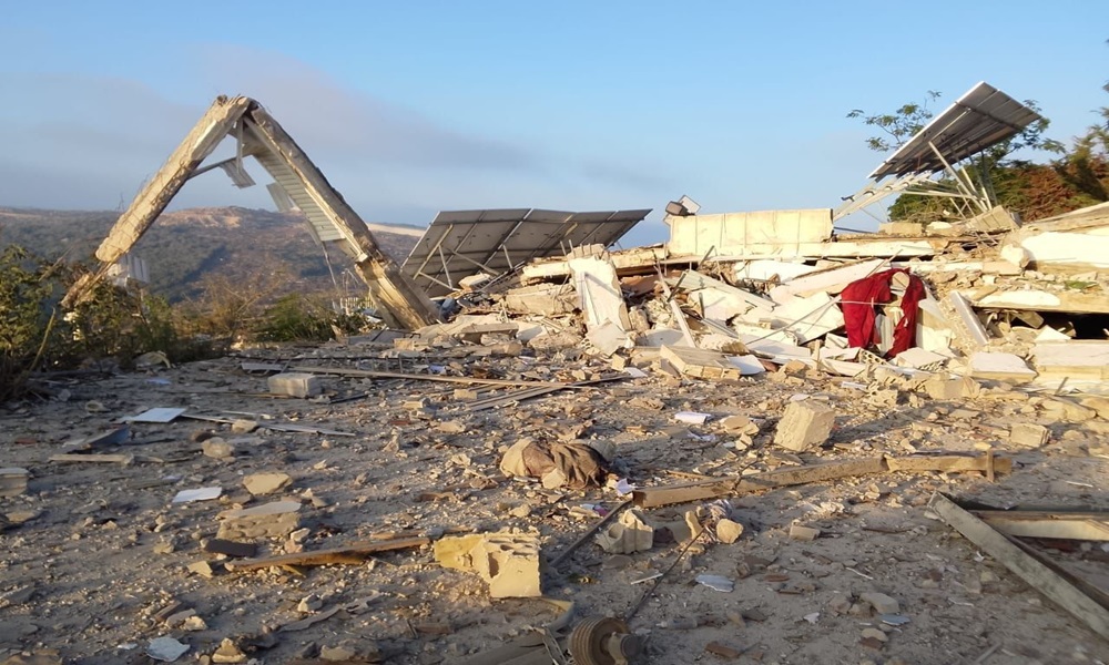 إصابة سائق حفّارة في غارة على بلدة سحمر