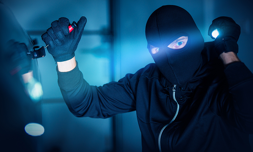 سرق خزنة من مطعم في الجميزة… و”الأمن” بالمرصاد!