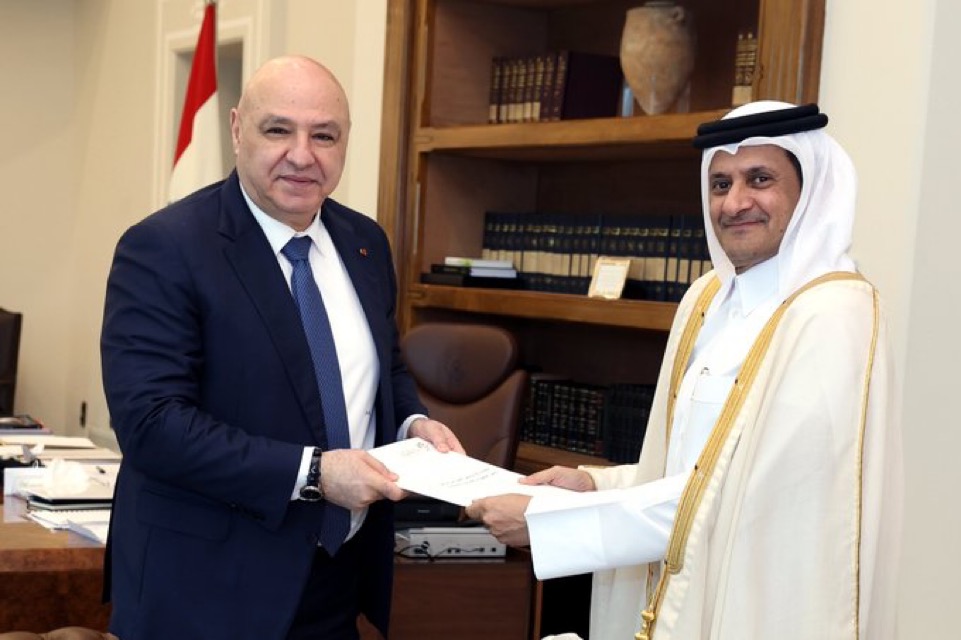 رئيس الجمهورية تسلّم رسالة دعم من أمير قطر وبحث مع سفير الدومينيكان سبل تعزيز العلاقات الثنائية