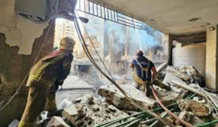 أسبوع حاسم لمسار المفاوضات... ولبنان يفكك «البنود المفخخة» قبل وصول هوكشتاين الثلاثاء<br />
إسرائيل تحاول اقتناص المكاسب من خارج نص الاتفاق وتفشل عند أبواب موسكو<br />
جهنم الغارات الاسرائيلية على صور والضاحية الجنوبية وحزب الله يلهب حيفا