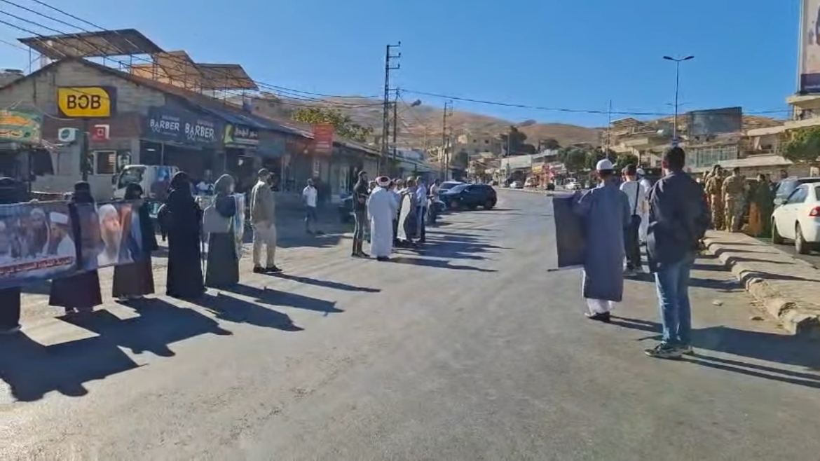 الوفد السوري يعبر نقطة المصنع دون لقاء الأهالي المحتجين عند مفرق راشيا