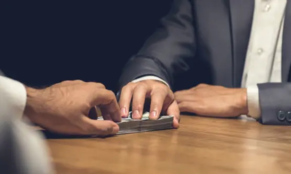 أمن الدولة يحقق مع موظف في “مياه بيروت” بتهمة الرشوة