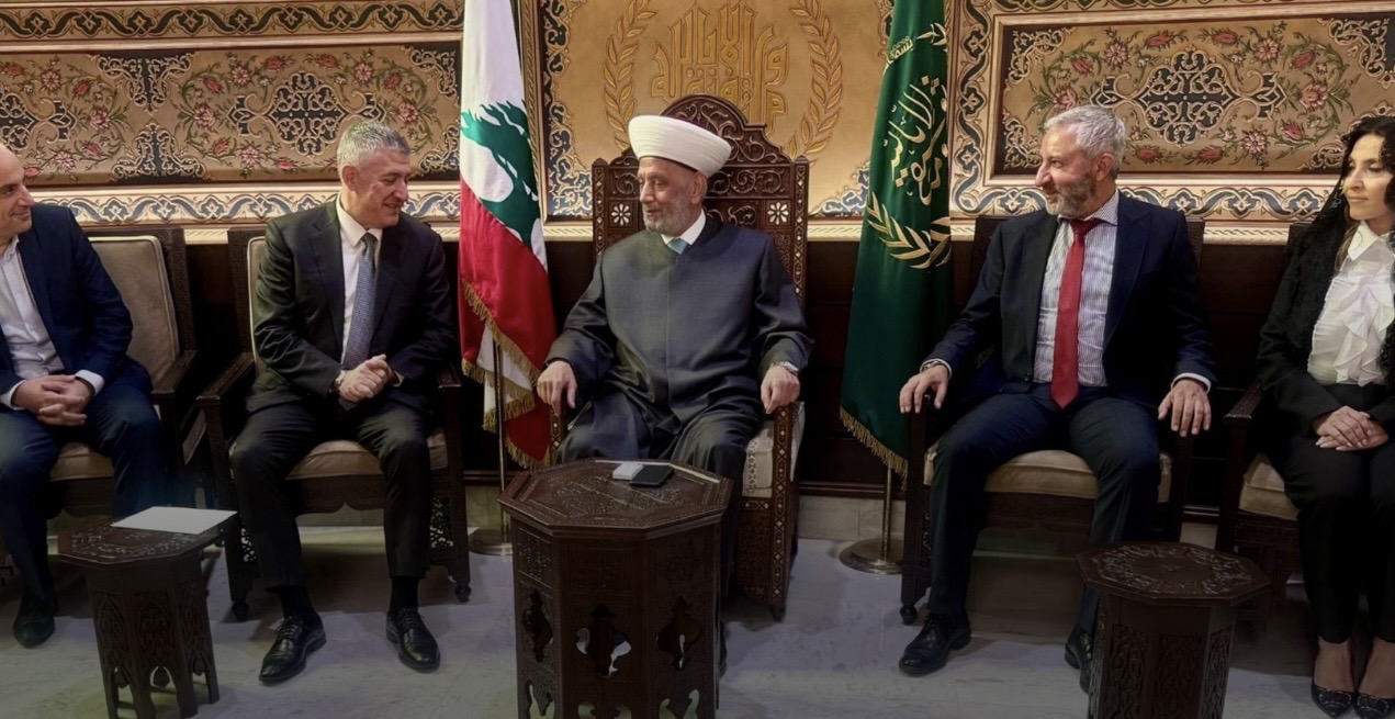 دريان استقبل وفداً من 