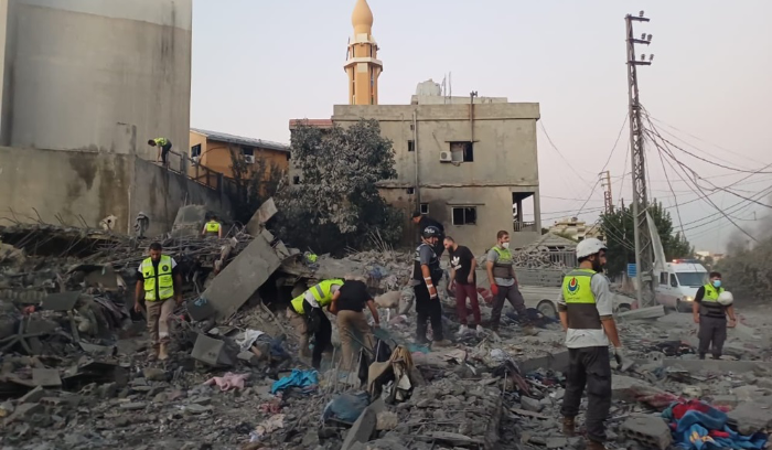 إنتشال ضحيتين من تحت الأنقاض في الرمادية