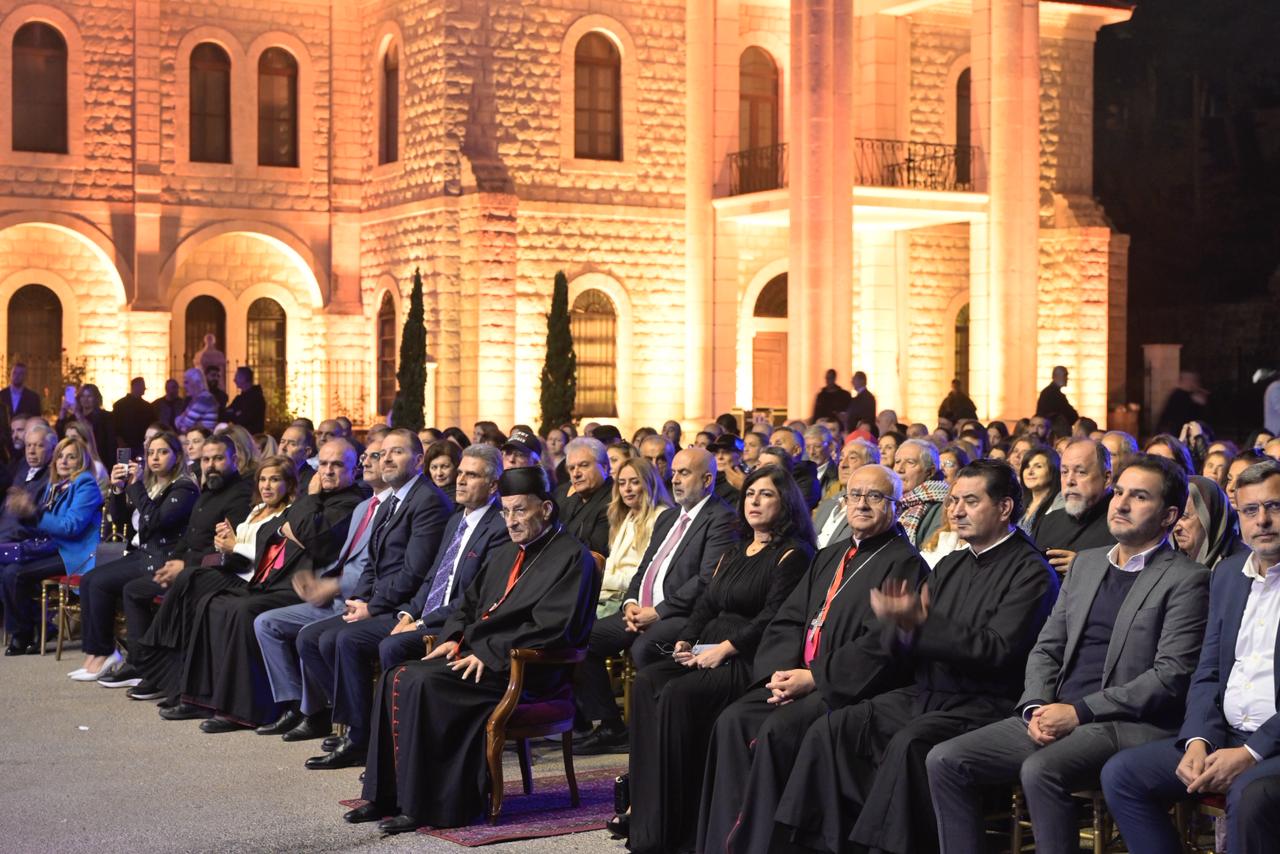 الراعي أزاح الستار عن منحوتة دَين الشجر صلبان للفنان رودي رحمه في الديمان