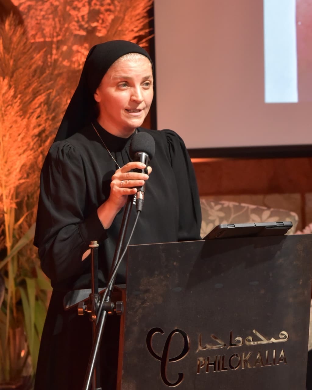 صالون فيلوكاليّا الأدبي” يفتتح موسمه بلمسة وفاء للأوبرالية سامية ساندري وكتابٍ يوثّق مسيرتها الفنية