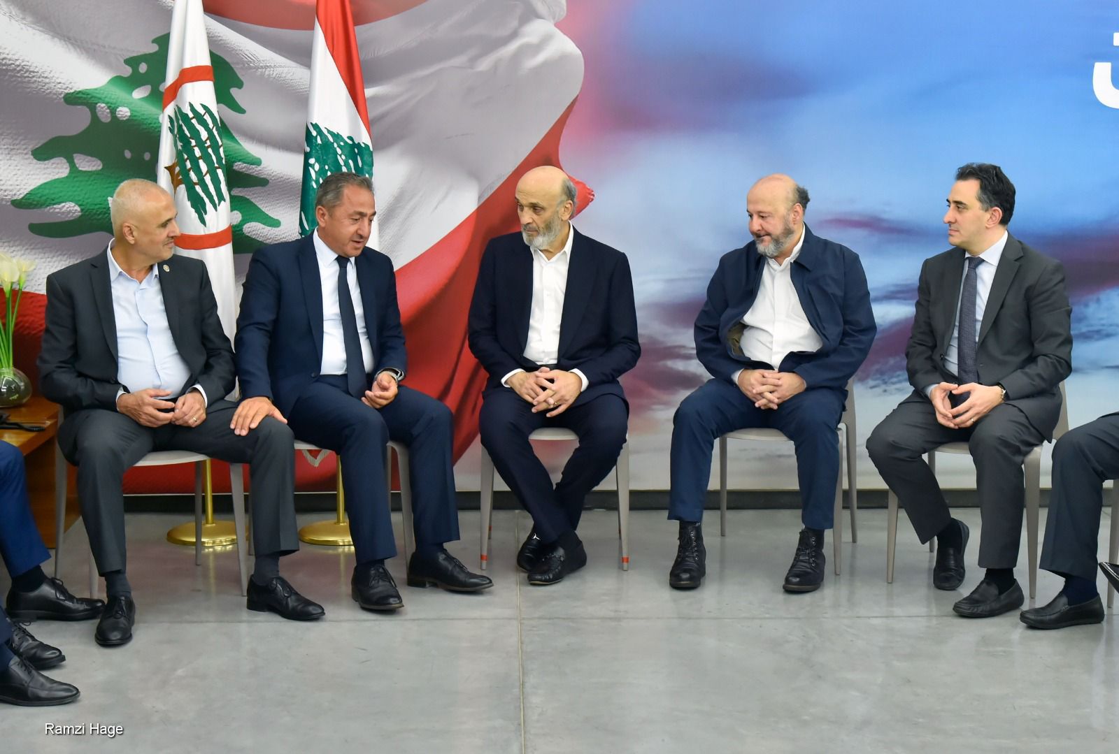 جعجع استقبل مجلس بلدية زكريت وبحث معه شؤون البلدة