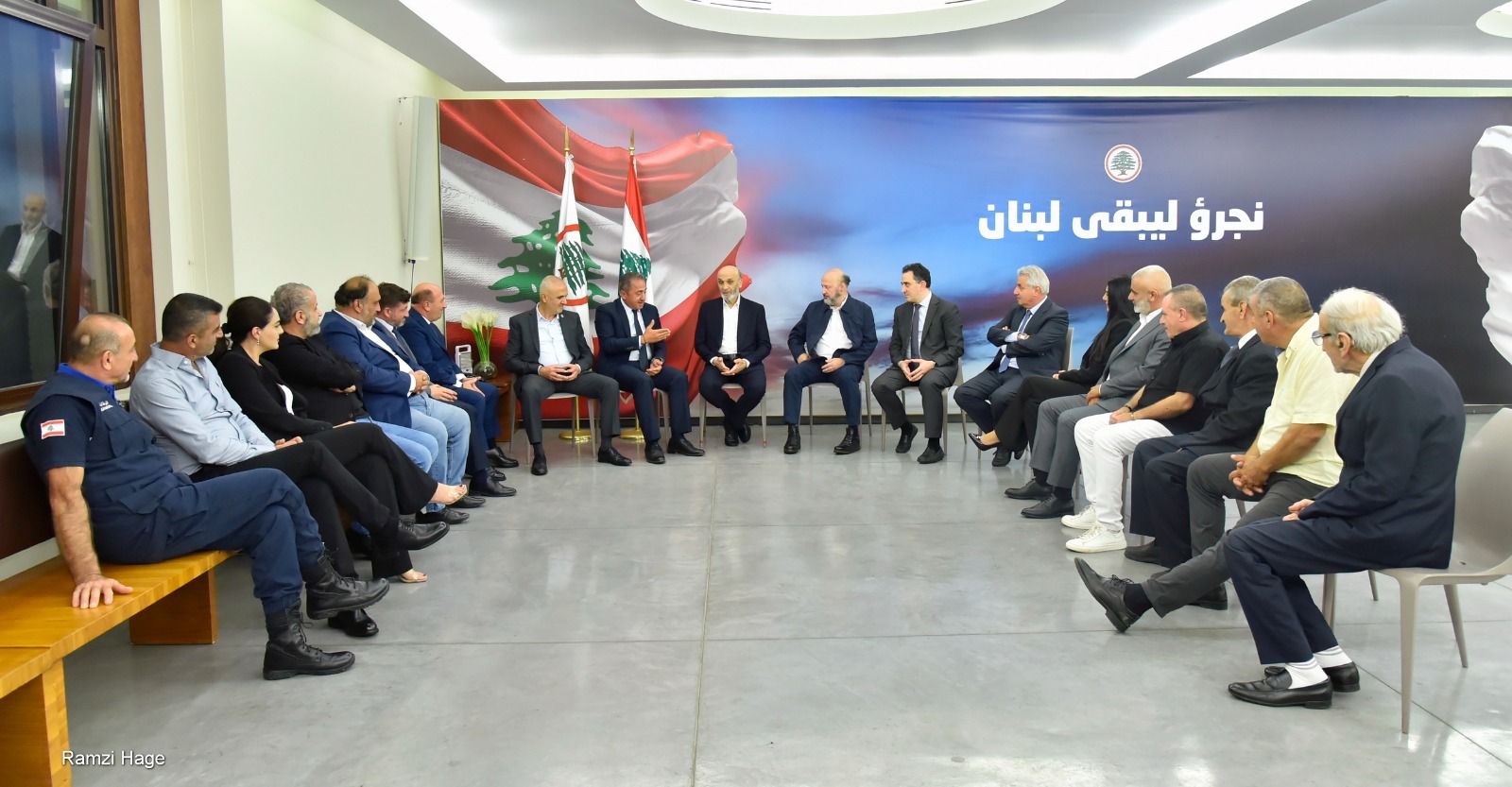 جعجع استقبل مجلس بلدية زكريت وبحث معه شؤون البلدة