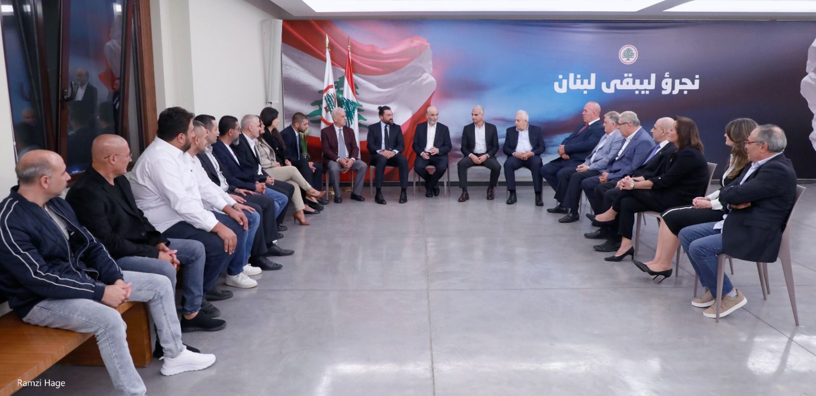 جعجع ناقش مع  بلدية عين زحلتا  شؤون بلدتهم والتطورات العامة