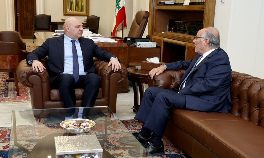 عون عرض مع الحلبي شؤونًا وطنية