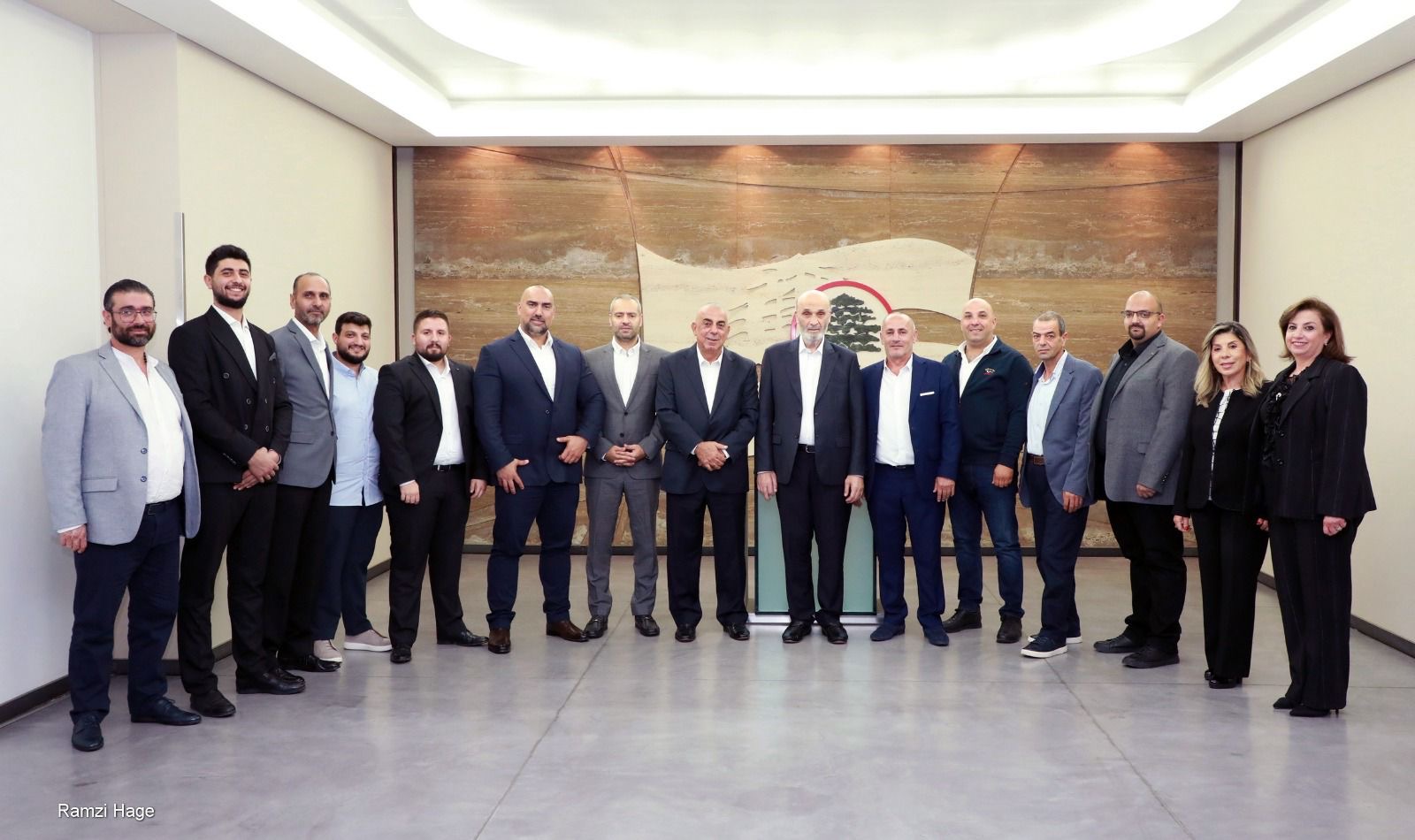 جعجع يستقبل مجلس بلدية حياطة – كسروان في معراب