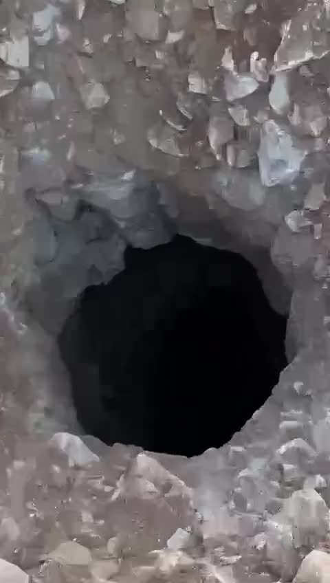 تفجير صاروخ غير منفجر  بعد قليل من مخلفات الغارات الإسرائيلية فجراً